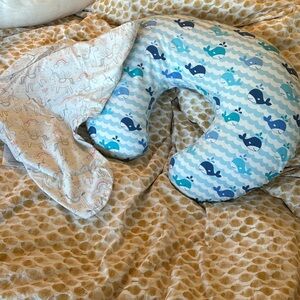 BOPPY pillow with TWO COVERS and travel case